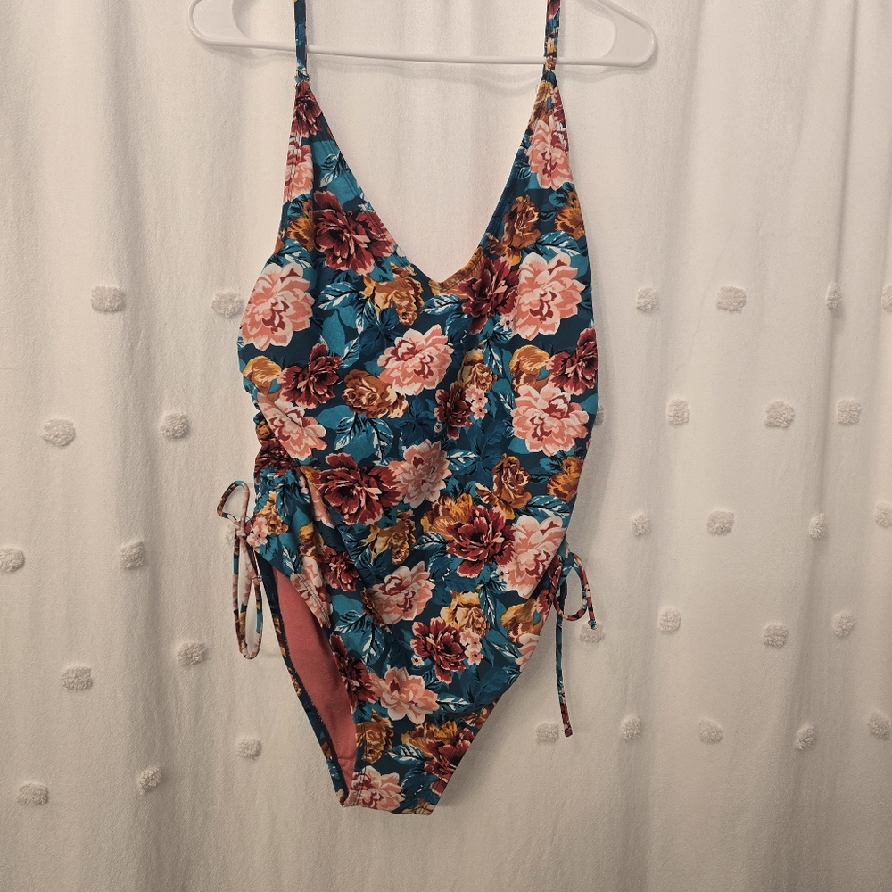 Time And Tru Womens One Piece Bathing Suit With Adjustable Straps Size 16/18 Xl